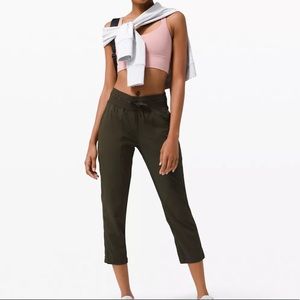 Dance Studio Mid-Rise Crop 25" Dark Olive